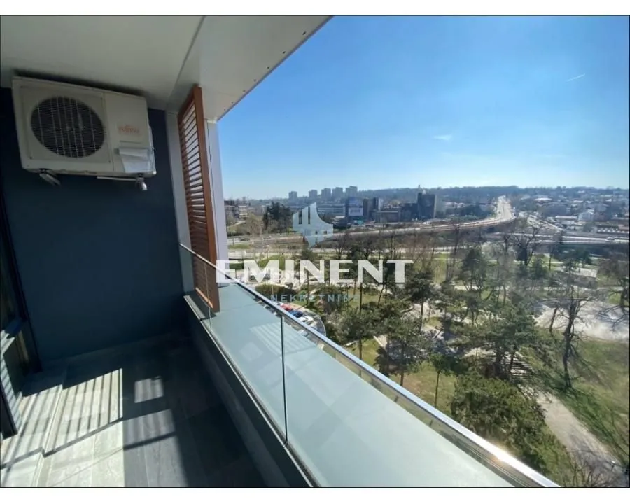 Izdavanje, trosoban stan, 88m², Savski Venac, Beograd