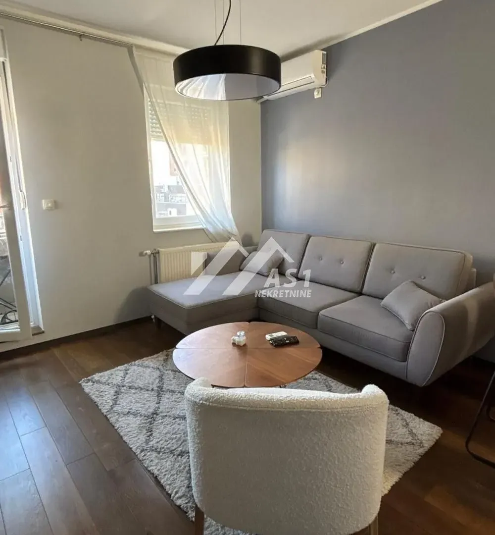 Izdavanje, dvosoban stan, 43m², Bulevar Evrope, Novi Sad Sve Podlokacije