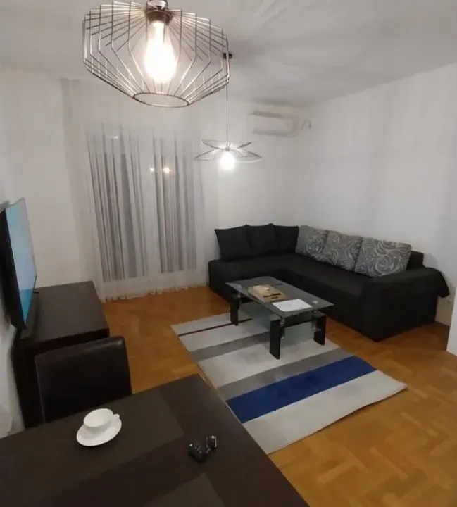 Izdavanje, jednosoban stan, 44m², Stari Aerodrom, Podgorica