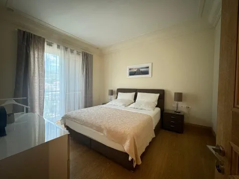Furnished bedroom with a double bed, bedside tables and access to the terrace. - image 2