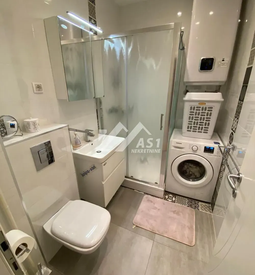 Izdavanje, dvosoban stan, 50m², Centar, Novi Sad