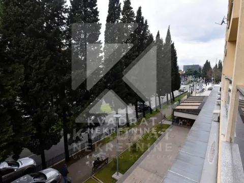 Izdavanje, dvosoban stan, 64m², Centar, Podgorica - image 15