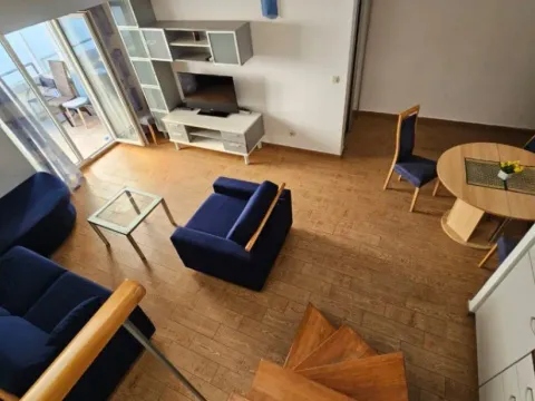 Izdavanje, dvosoban stan, 70m², Centar, Budva