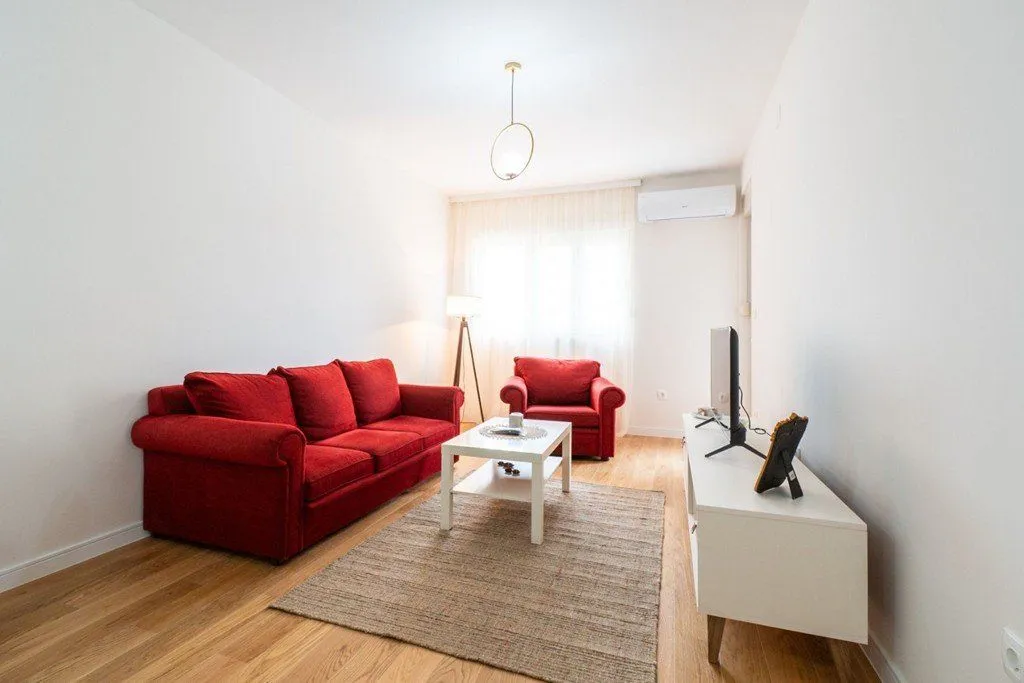 Izdavanje, jednosoban stan, 55m², Central Point, Podgorica