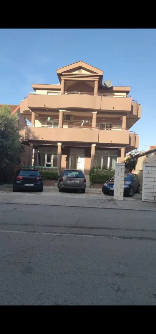 Rent, four bedroom apartment, 150m², Stari Aerodrom, Podgorica