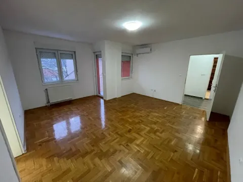 Izdavanje, dvosoban stan, 50m², Centar, Novi Sad - image 1