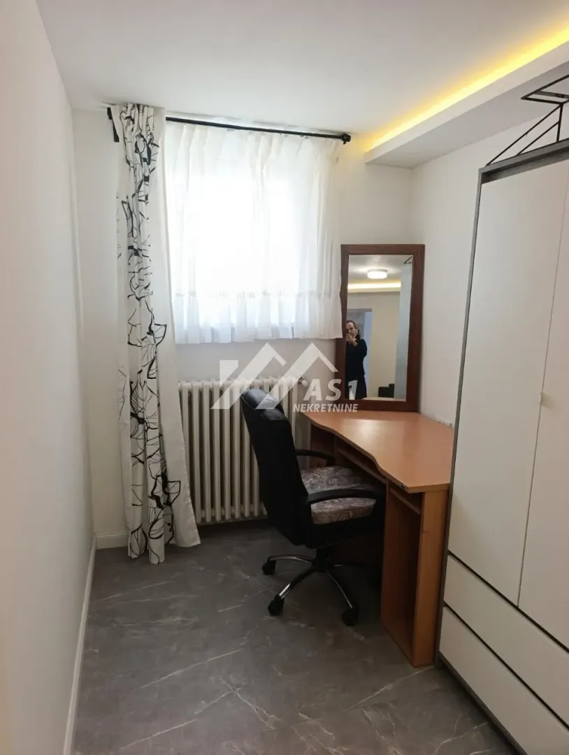 Izdavanje, dvosoban stan, 42m², Centar, Novi Sad