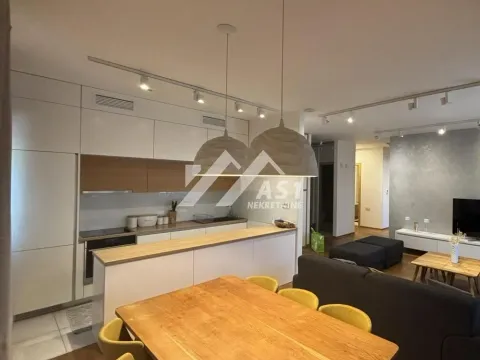 Izdavanje, trosoban stan, 102m², Centar, Novi Sad - image 4
