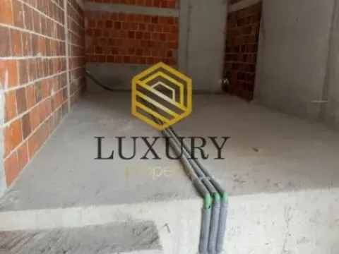 Izdavanje, poslovni prostor, 28m², Central Point, Podgorica - image 3