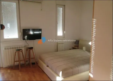 Izdavanje, dvosoban stan, 85m², Vračar Centar, Vračar Sve Podlokacije - image 9