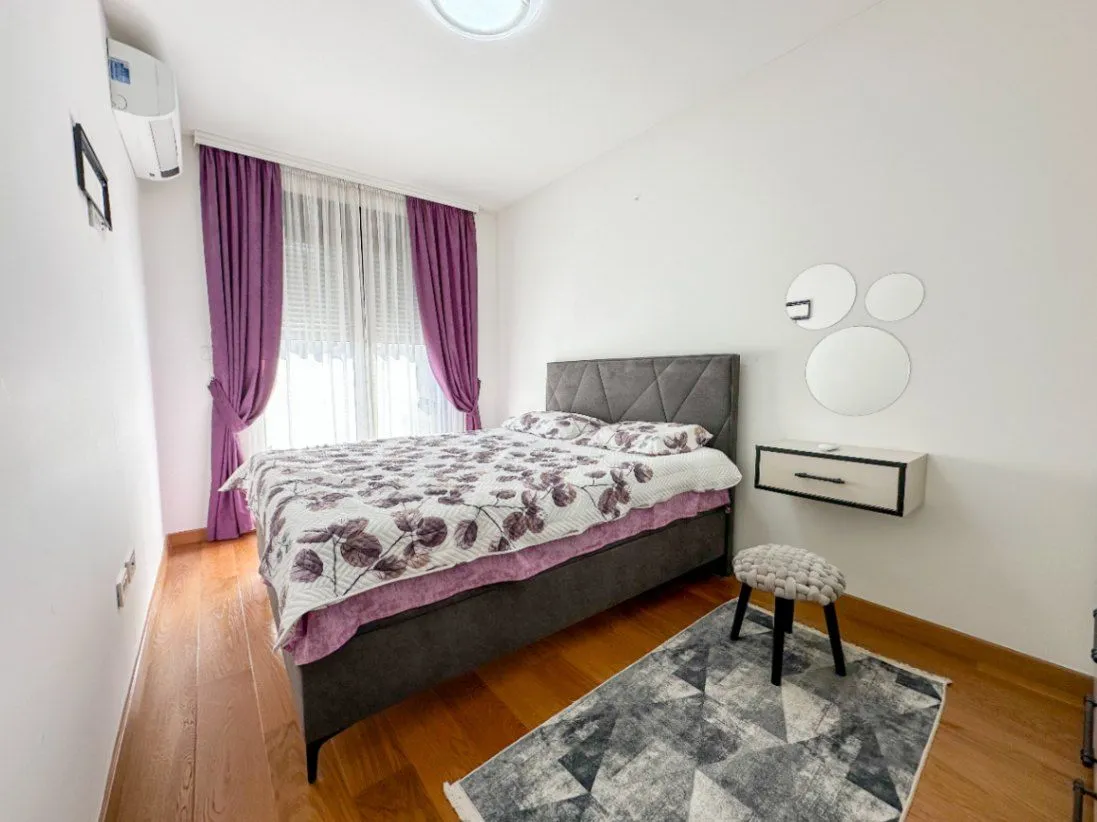 Izdavanje, jednosoban stan, 50m², Tološka šuma, Podgorica