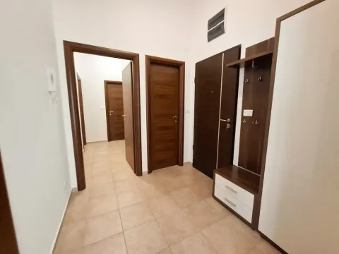 Izdavanje, dvosoban stan, 64m², Stari Aerodrom, Podgorica - image 6