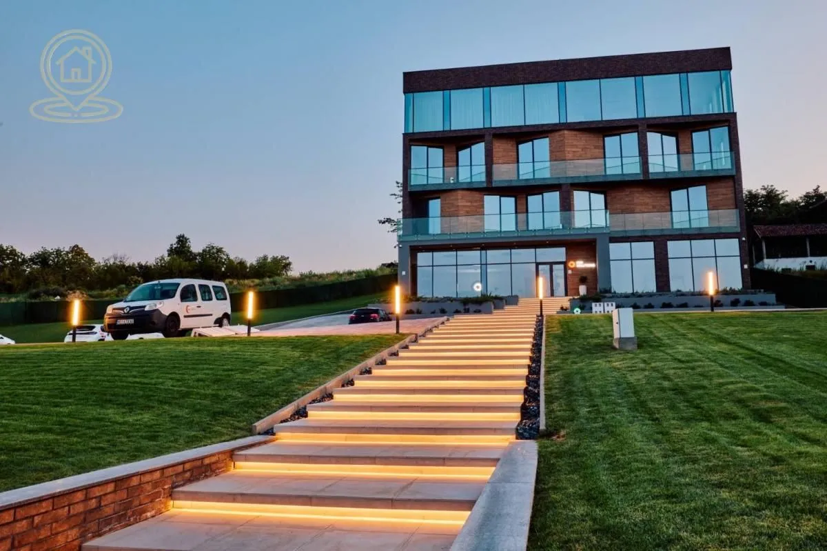 Rent, office space, 570m², Petrovaradin, Novi Sad