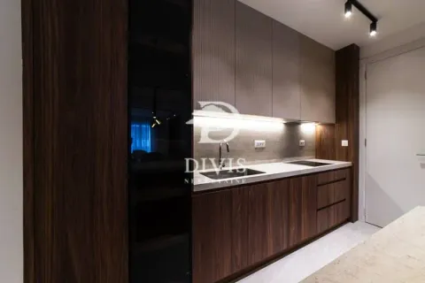 Izdavanje, trosoban stan, 130m², Crveni Krst, Beograd - image 8