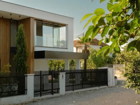 Izdavanje, kuća, 262m², Gornja Gorica, Podgorica - image 9