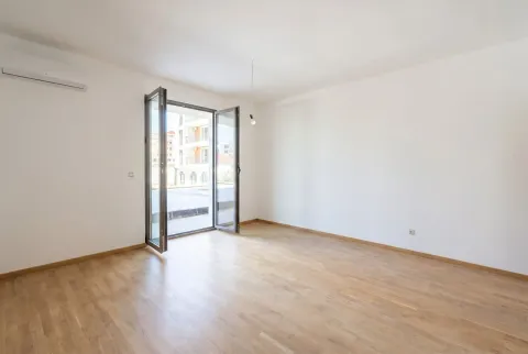 Prodaja, dvosoban stan, 52m², Tivat, Crna Gora - image 4