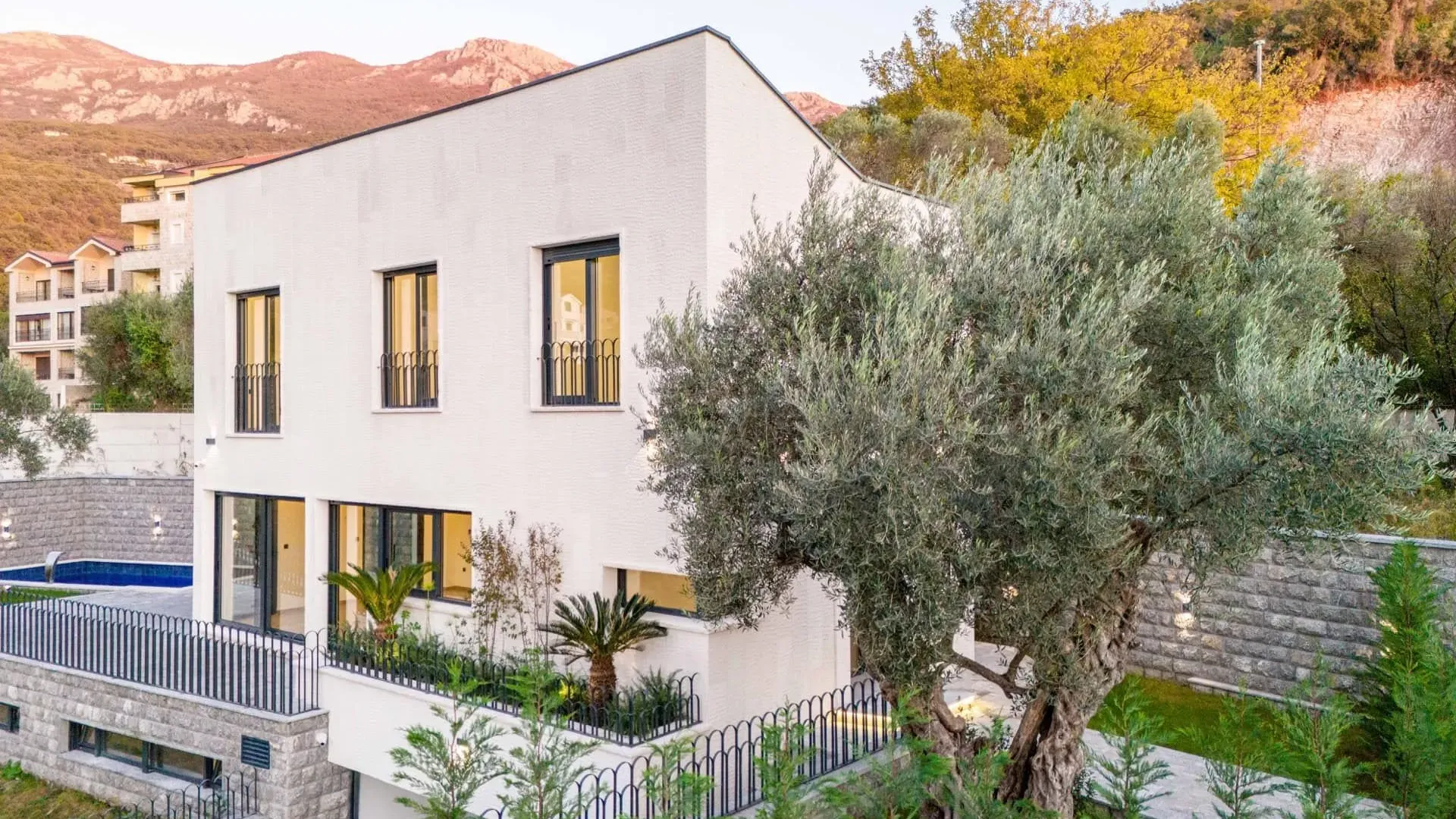 Prodaja, kuća, 240m², Kamenovo, Budva