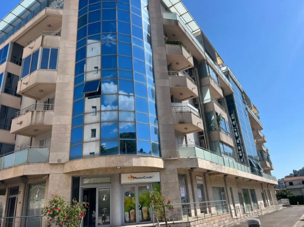 Izdavanje, poslovni prostor, 46m², Budva, Crna Gora