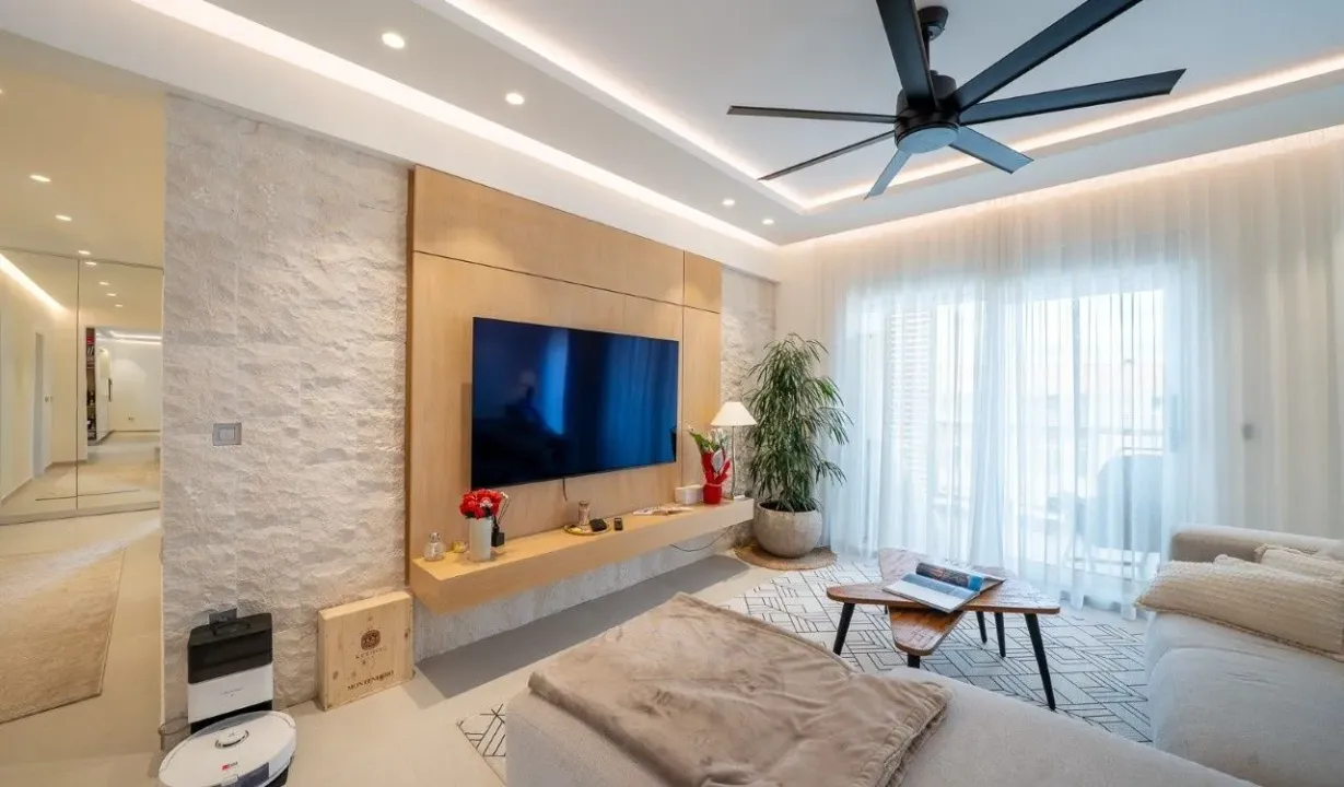 Prodaja, dvosoban stan, 122m², Centar, Tivat