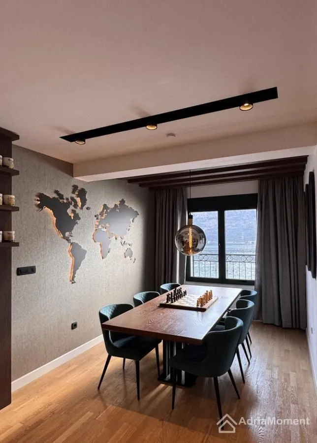 Prodaja, dvosoban stan, 85m², Dobrota, Kotor