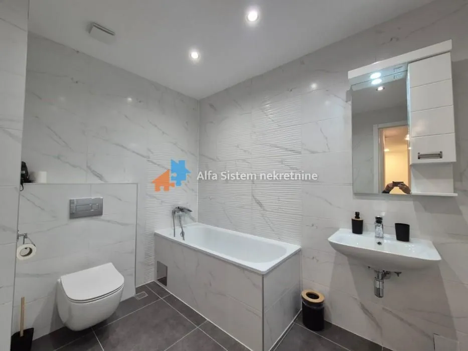 Izdavanje, trosoban stan, 95m², Trošarina, Voždovac Sve Podlokacije