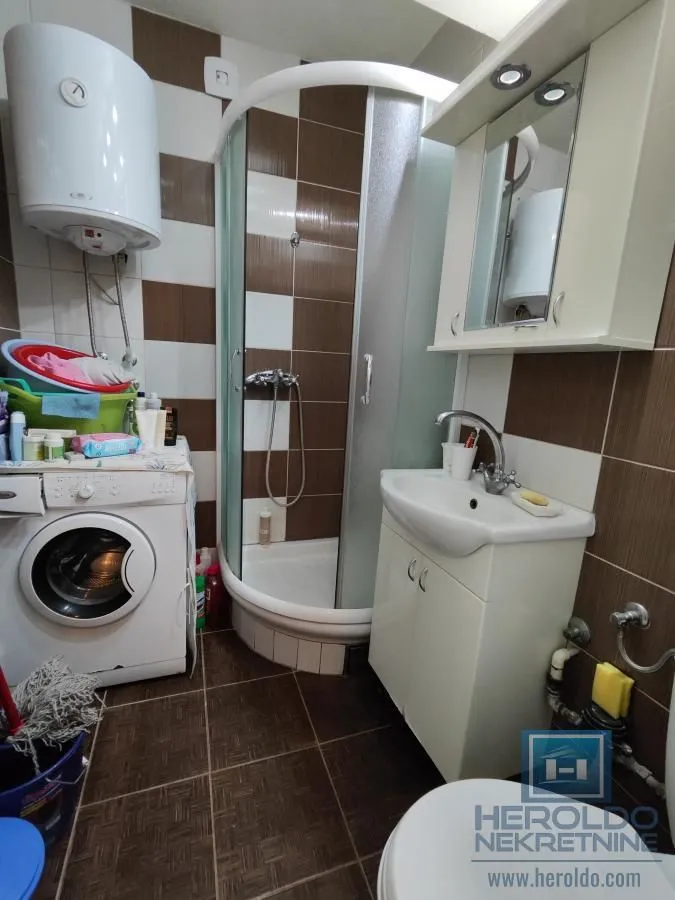 Prodaja, dvosoban stan, 68m², Pivara, Jagodina