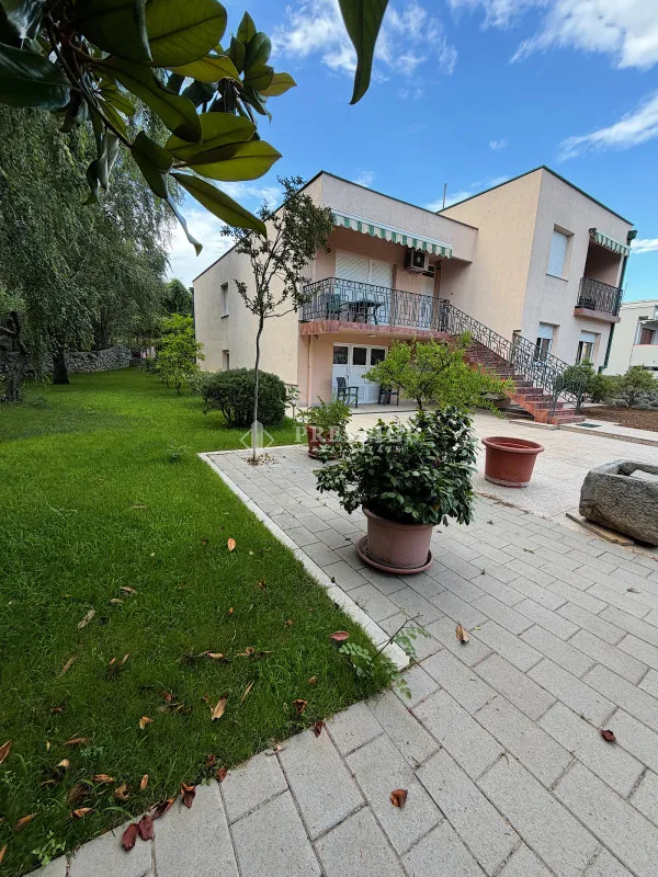 Rent, four bedroom apartment, 130m², Gorica C, Podgorica