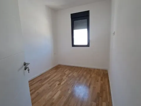 Rent, two bedroom apartment, 64m², Tološi, Podgorica - image 6