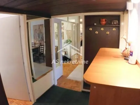 Izdavanje, četvorosoban stan, 93m², Cvetni Trg, Vračar Sve Podlokacije - image 24