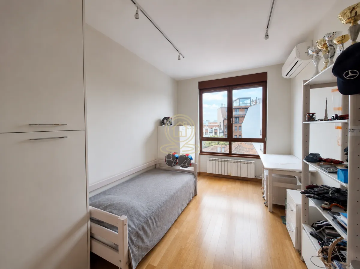 Izdavanje, trosoban stan, 103m², Vračar Hram, Vračar Sve Podlokacije