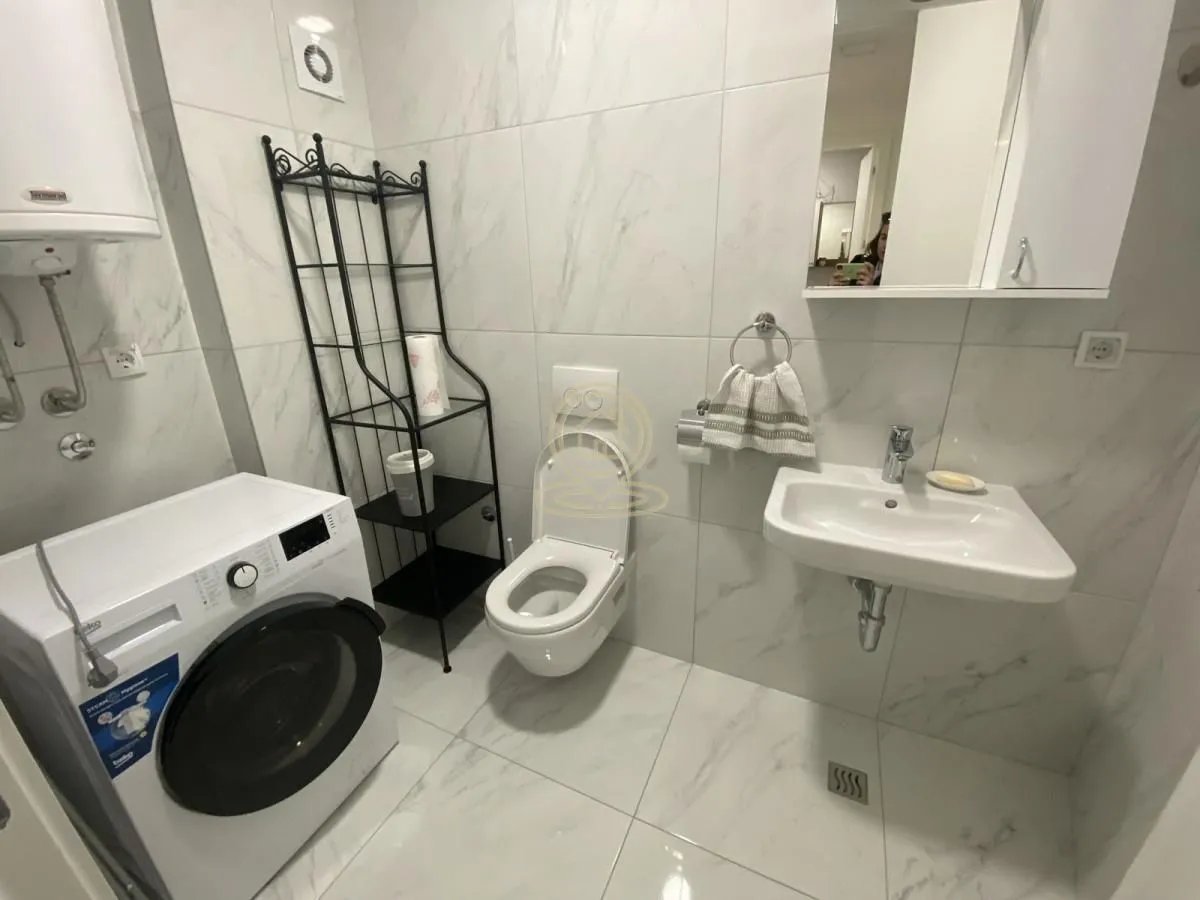 Izdavanje, dvosoban stan, 78m², Vračar Sve Podlokacije, Beograd