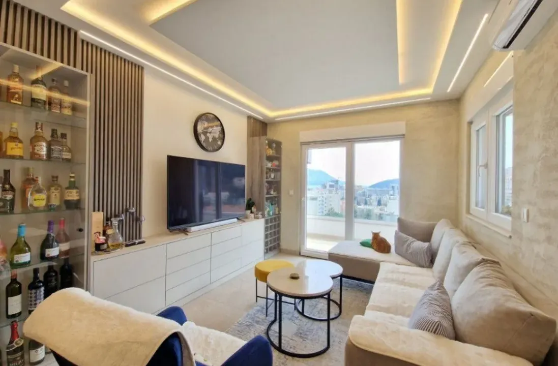 Izdavanje, dvosoban stan, 80m², Golubovina, Budva