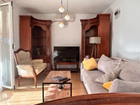 Izdavanje, dvosoban stan, 100m², Kalimanj, Tivat - image 7