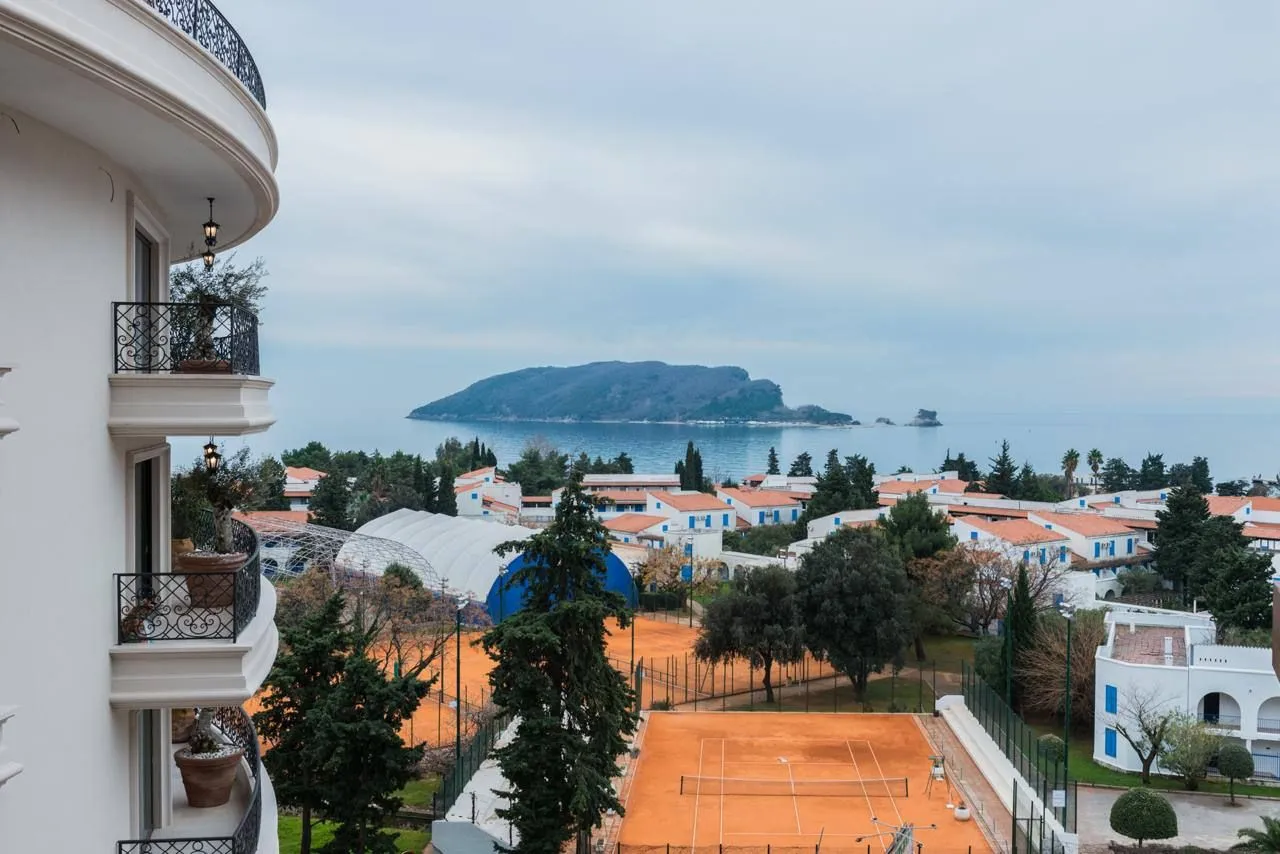 Rent, one bedroom apartment, 77m², Bulevar, Budva