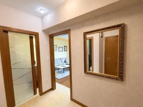 Izdavanje, dvosoban stan, 75m², Centar, Podgorica - image 4