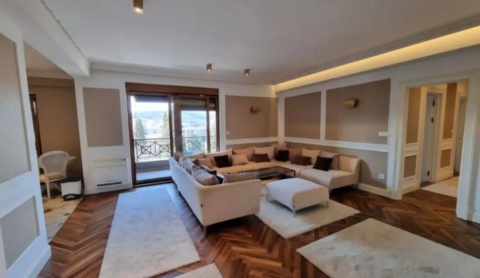Izdavanje, trosoban stan, 105m², Pod Goricom, Podgorica