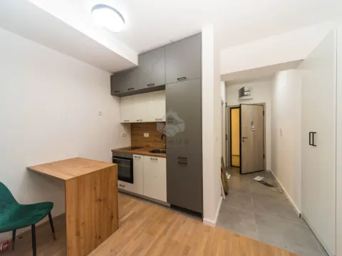 Izdavanje, poslovni prostor, 42m², Centar, Podgorica - image 4