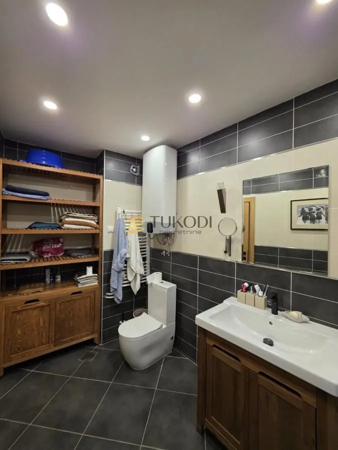 Prodaja, stan, 156m², Centar, Novi Sad