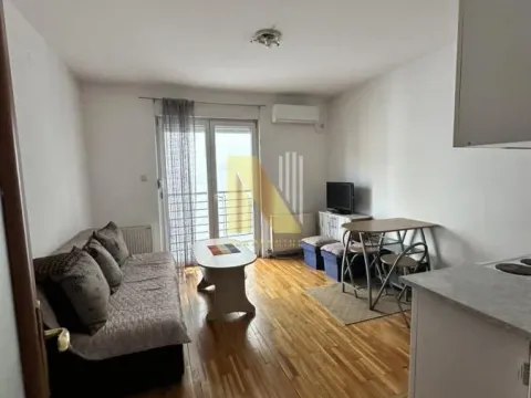 Izdavanje, garsonjera, 25m², Grbavica, Novi Sad Sve Podlokacije - image 1