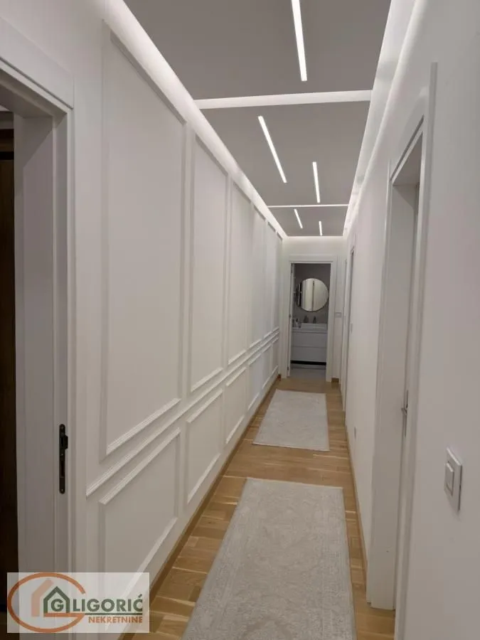 Sale, apartment, 152m², Čubura, Beograd