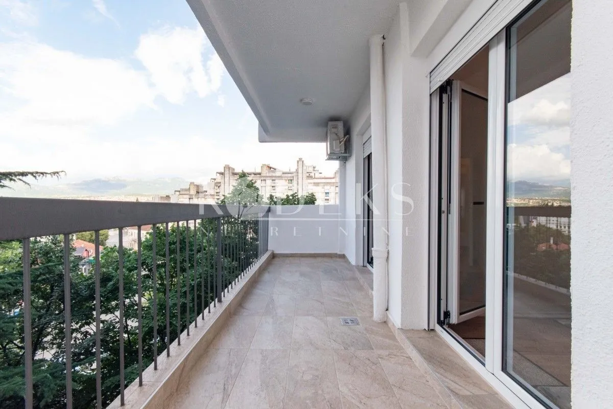 Izdavanje, dvosoban stan, 76m², Centar, Podgorica