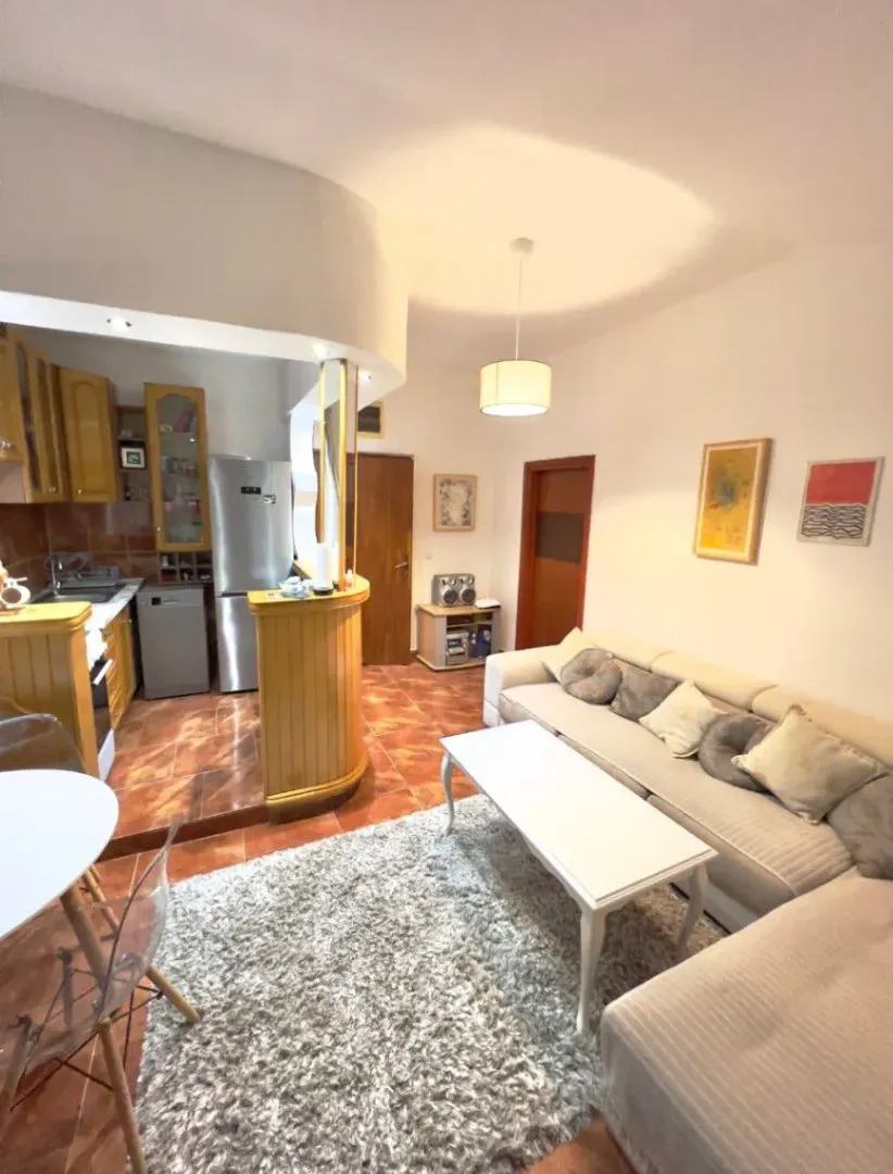 Izdavanje, jednosoban stan, 54m², Kava, Tivat