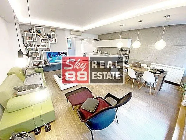 Sale, four bedroom apartment, 115m², Kalenić Pijaca, Vračar Sve Podlokacije