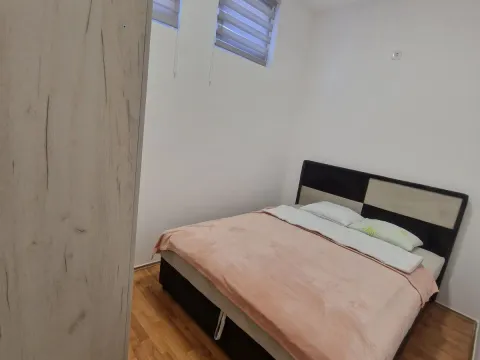 Izdavanje, jednosoban stan, 40m², Blok 9, Podgorica - image 5