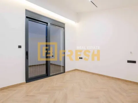 Sale, house, 240m², Budva, Crna Gora - image 18