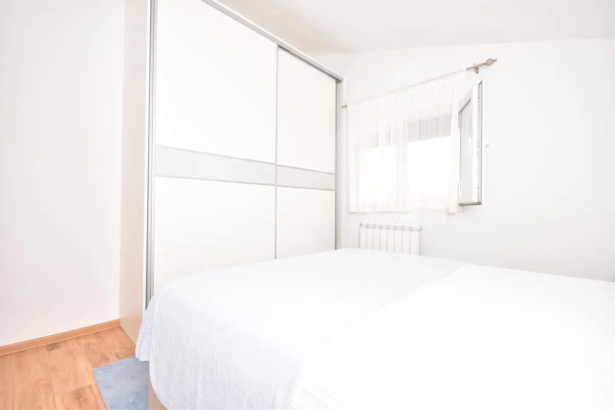 Izdavanje, dvosoban stan, 84m², Zagorič, Podgorica