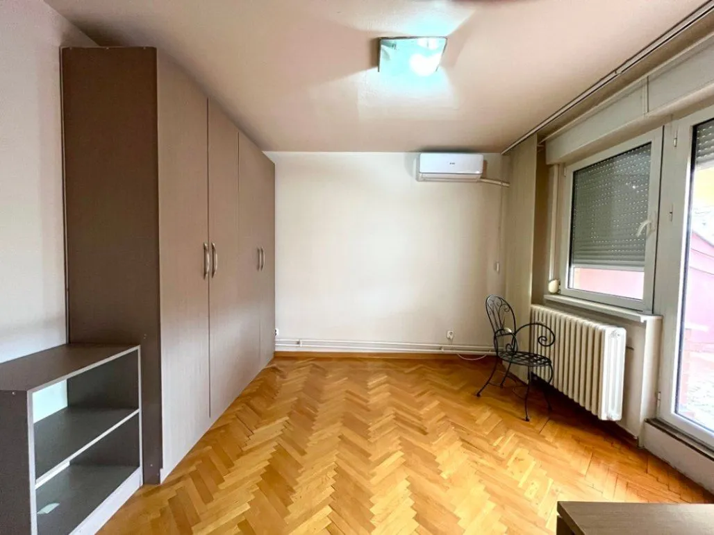 Izdavanje, četvorosoban stan, 105m², Kanarevo Brdo, Beograd