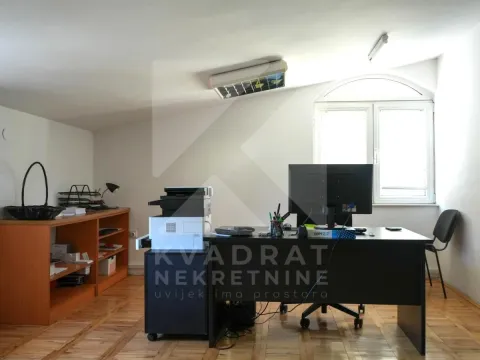 Izdavanje, poslovni prostor, 160m², Centar, Podgorica - image 6