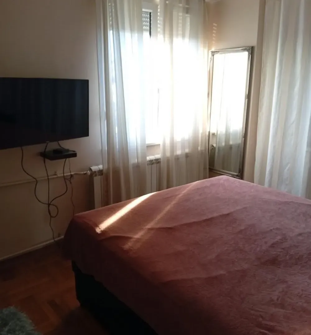 Izdavanje, trosoban stan, 56m², Južni Bulevar, Vračar Sve Podlokacije