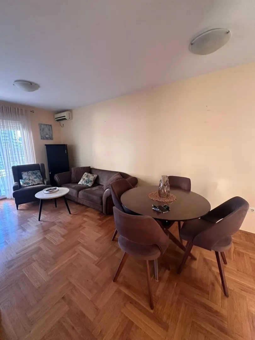 Prodaja, dvosoban stan, 69m², Centar, Bar